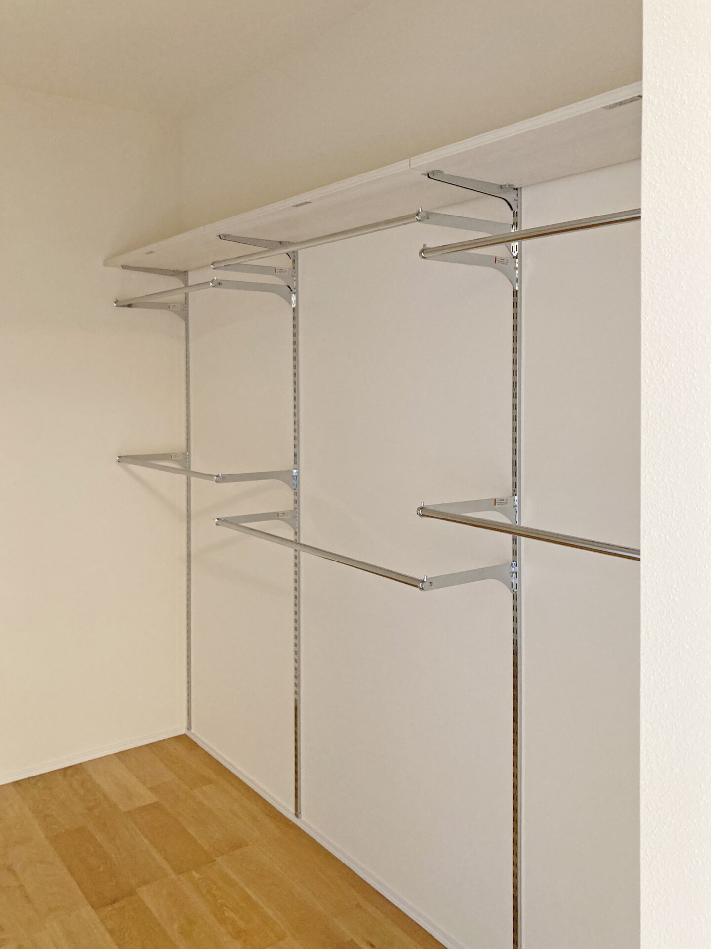 可動式のハンガーパイプ