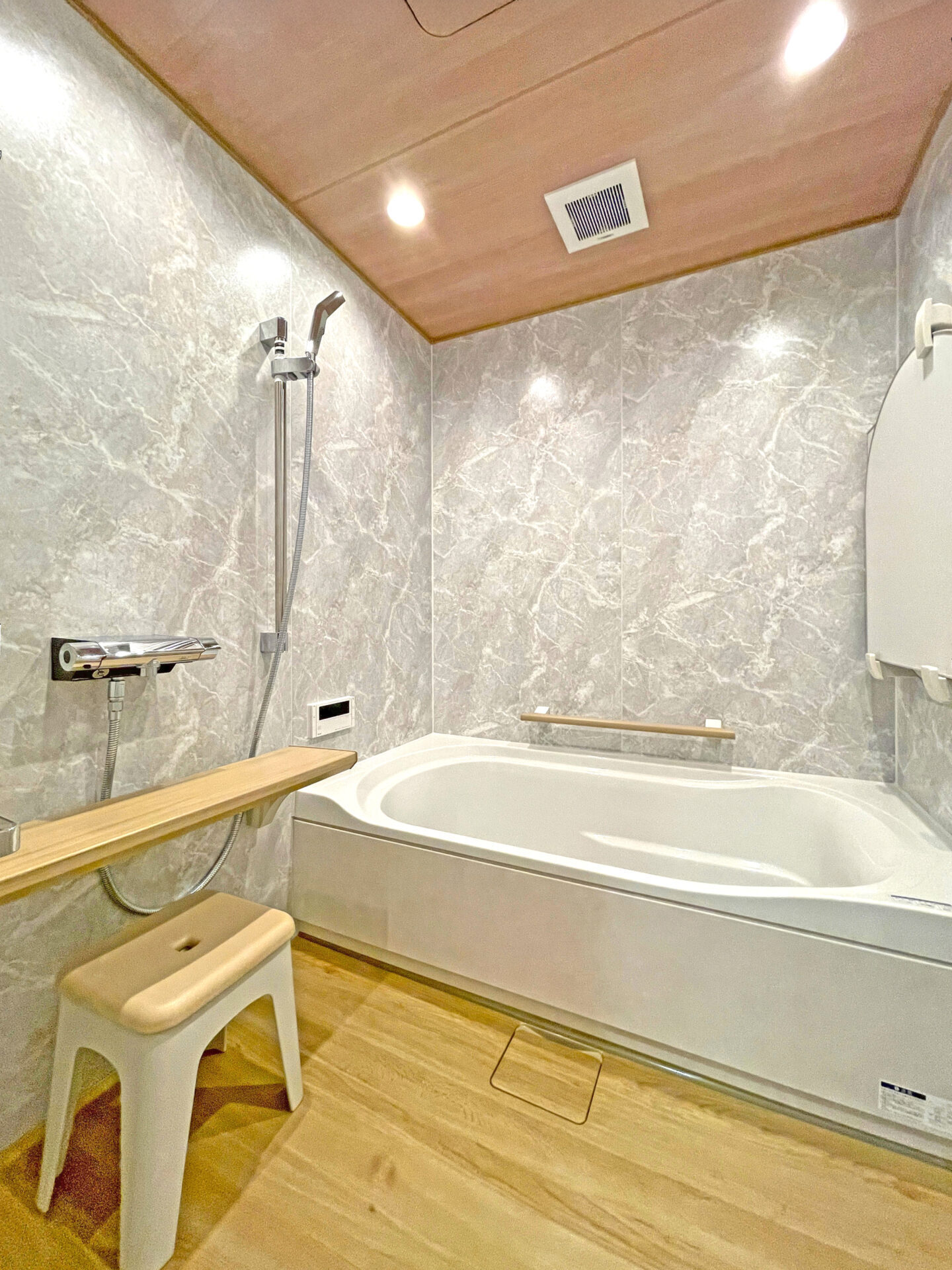 木目調デザインのお風呂