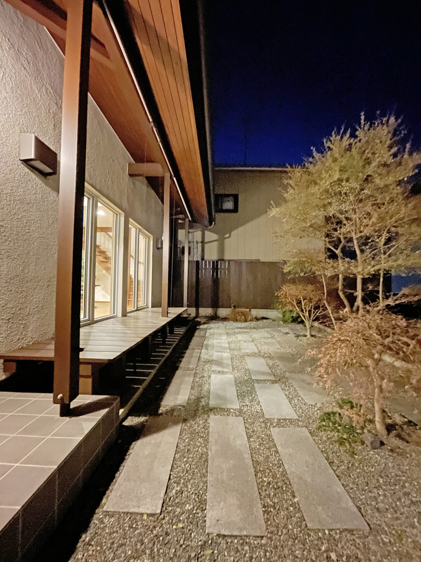 夜の照明が美しいモデルハウス