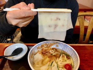 鴻巣名物の川幅うどん（横幅7cm）