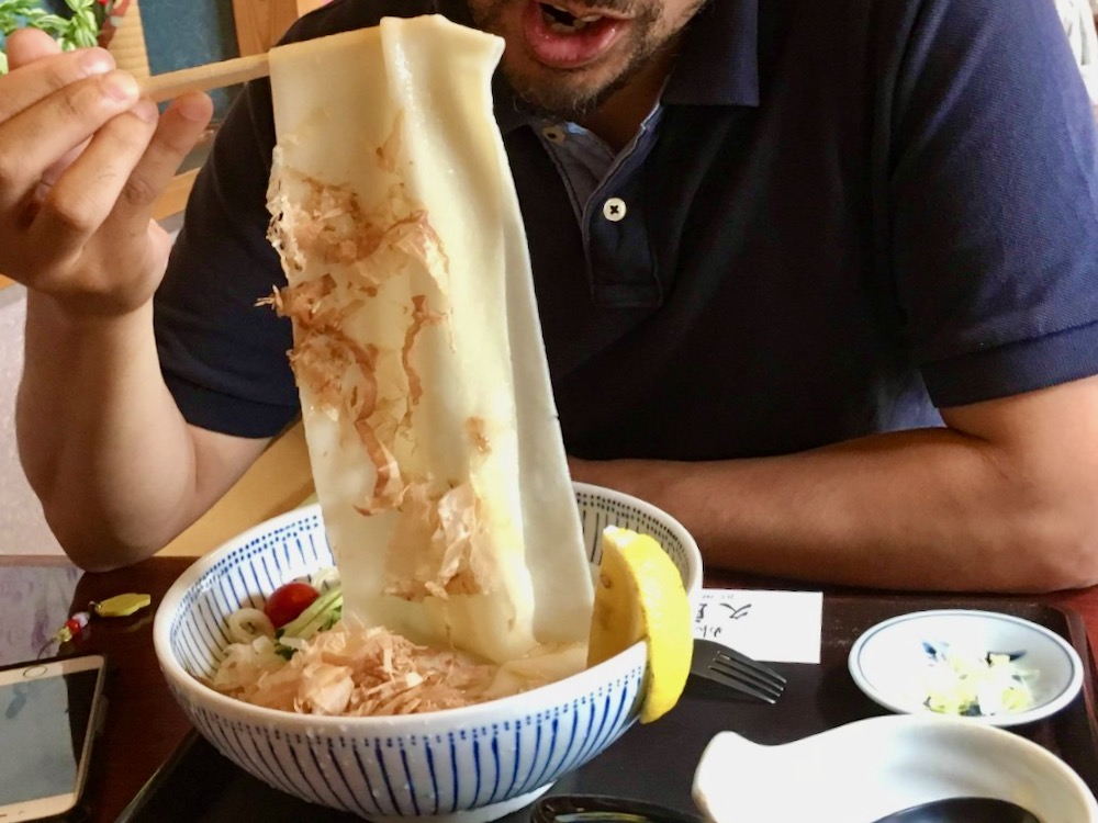 鴻巣名物の川幅うどん（横幅7cm）