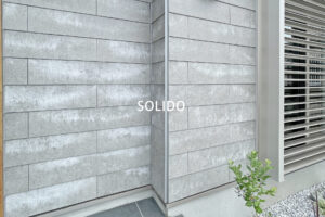 佐藤ホームのセミオーダー住宅ジブンハウスの施工例。外壁はケイミューのSORIDO。