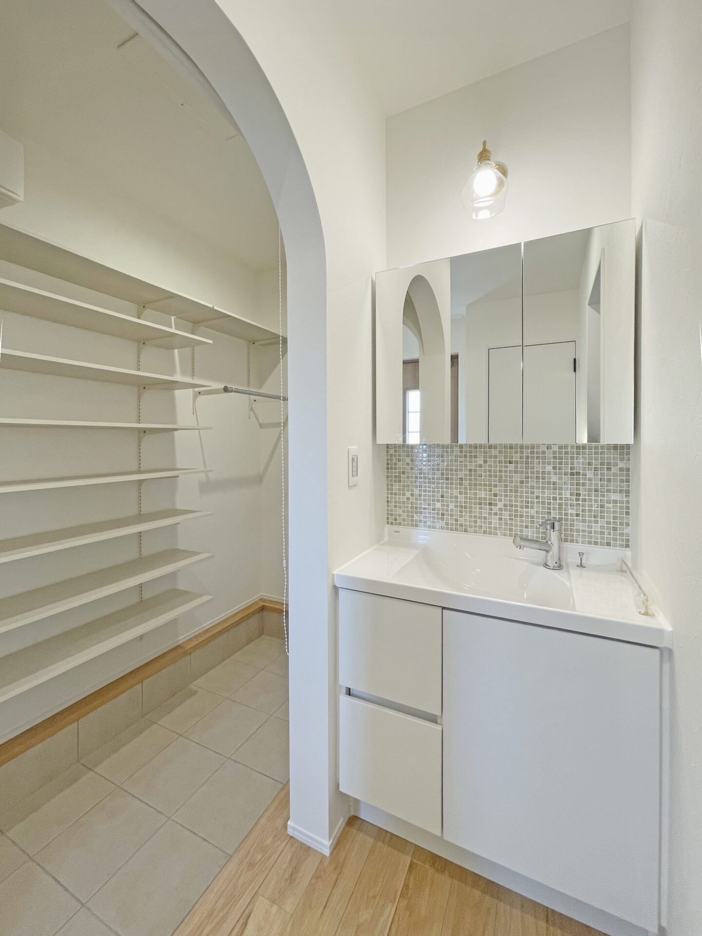 玄関ホールの手洗いボウル